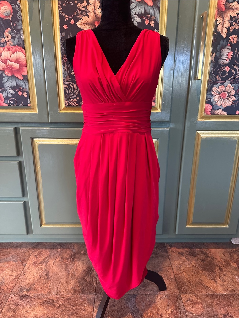 Spiegel Red V-Neck Midi Dress with Ruched Waist
